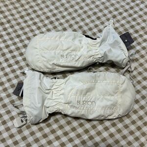Women’s Burton mittens with fleece lining